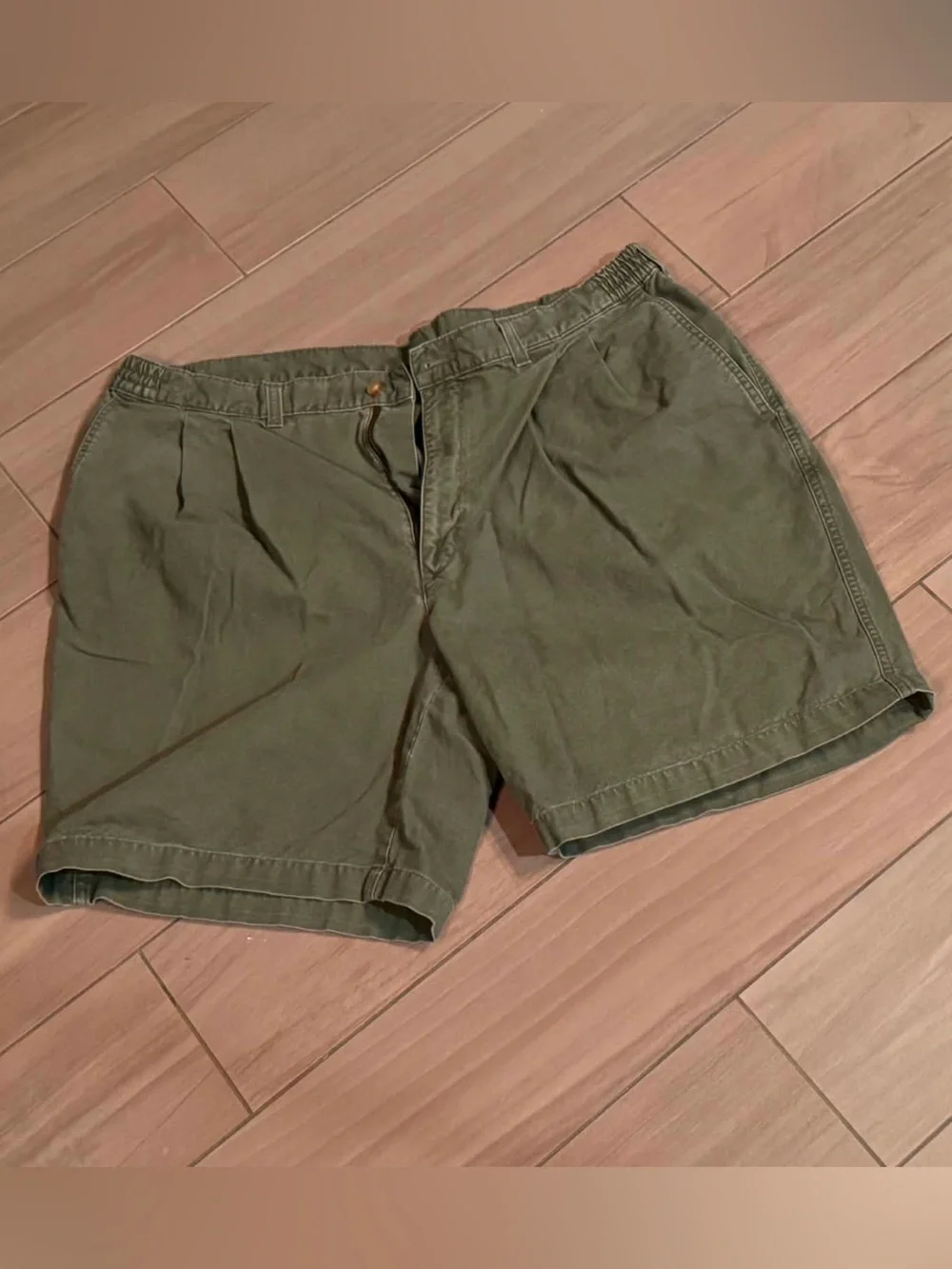Savane Olive Green Flat-Front Men's Shorts size 40